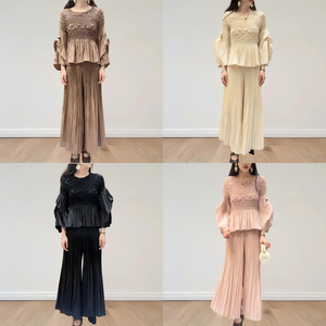 Completo <span class=keywords><strong>Donna</strong></span> Taglie Forti con Design Plissettato, Primavera-Estate, Tinta Unita, Top e Pantaloni, 2 Pezzi, Casual Modesto, Taglia Unica - Product Image 2