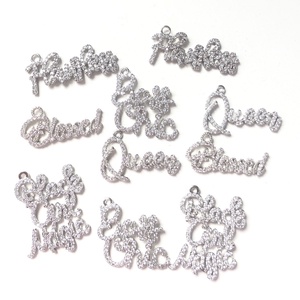 Los más nuevos encantos de zuecos de aleación y metal personalizados, adorno de zapato de palabras mixtas con diamantes de imitación y decoración de hebilla para la fabricación de joyas de mujer - Product Image 4