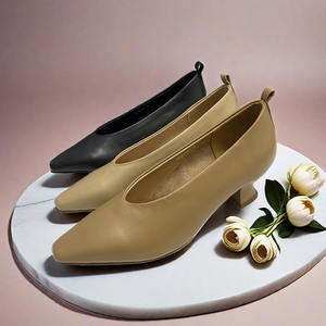 Chaussures habillées pour femme en cuir de vachette pleine fleur avec semelle intérieure en peau de mouton, talon chaton de 5 cm, escarpins pour réunions d'affaires, chaussures de bureau pour femme, personnalisation du logo, usine - Product Image 1