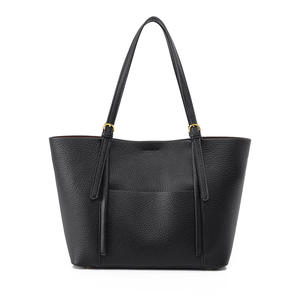 Sac fourre-tout en PU de style rétro pour femmes, durable et pliable, grande capacité, sac à main, sac à bandoulière, sac à main tendance pour femmes au quotidien - Product Image 1