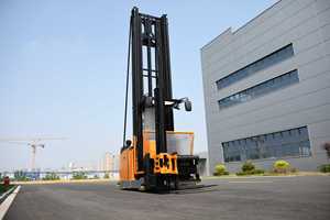 Montacargas HELI de Alta Calidad, 1500 kg, Montacargas de 3 Vías, Apilador Eléctrico VNA con Operador a Bordo para Pasillos Estrechos de Almacén - Product Image 4