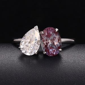 Bague personnalisée en or blanc 18K 14K avec pierre précieuse ovale en moissanite taille poire, Alexandrite Double the Sparkle, pour mariages et grandes fêtes - Product Image 4