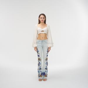 Jeans évasés brodés personnalisés de haute qualité pour femmes, en denim extensible lavable à motif floral, style décontracté, vente en gros, personnalisable - Product Image 3