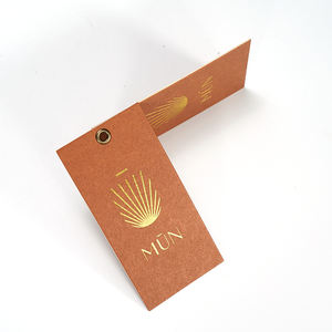Etiquetas colgantes de papel personalizadas de lujo para zapatos y prendas Logotipo diseñado e impreso Etiqueta oscilante en relieve con cuerda - Product Image 4