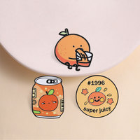 Broche amusante en alliage de zinc émaillé, motif canette de jus d'orange de dessin animé, accessoire de vêtement mignon