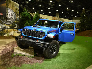 Camioneta <span class=keywords><strong>Pickup</strong></span> <span class=keywords><strong>Jeep</strong></span> Gladiator 4WD 2024 <span class=keywords><strong>2023</strong></span> 3.6L 284PS Overland 4x4 <span class=keywords><strong>Jeep</strong></span> JT Gladiator Compre Autos Baratos Hechos en China - Product Image 4