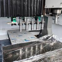Fraiseuse CNC à trois axes entièrement en fonte à faible coût, adaptée au perçage, au taraudage et au fraisage des matériaux en acier et en aluminium