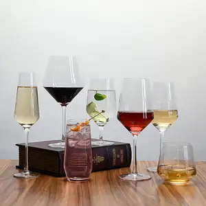 أكواب للنبيذ حمراء اللون من الكريستال مجموعة أكواب للنبيذ ذات لون أحمر شفاه مسطحة زجاج نبيذ بمقبض طويل وشعار مخصص