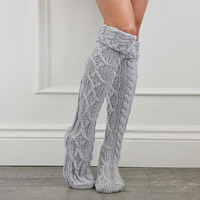 Chaussettes longues chaudes d'hiver en gros pour femmes, chaussettes hautes au-dessus du genou, chaussettes en tricot torsadé épaisses, bas de cuisse, chaussettes tendance à la mode