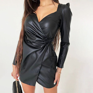 Usine de vêtements de haute qualité personnalisé femmes <span class=keywords><strong>en</strong></span> <span class=keywords><strong>cuir</strong></span> Sexy col <span class=keywords><strong>en</strong></span> V à manches longues robe mince noir tenue décontractée pour les femmes - Product Image 1