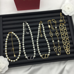 <span class=keywords><strong>Collier</strong></span> de luxe pour femmes, bijoux de créateur, haute qualité, couleur or, charmes à la mode, lettre <span class=keywords><strong>V</strong></span>, marques célèbres - Product Image 2