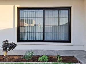 Fournisseur de fenêtres modernes en aluminium aux normes australiennes, remplissage d'argon, alimentation solaire, garantie de plus de 5 ans, portes coloniales, grilles roulantes - Product Image 5