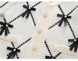 Conjunto de Suéter Tejido de Moda para Niñas Otoño Invierno, Cárdigan Tejido con Lazo de Perlas y Falda Corta, 2 Piezas - Product Image 4