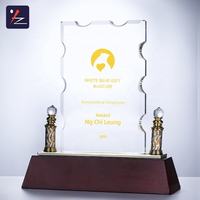 Fabricant chinois de médailles de récompense en cristal personnalisées avec logo, plaque en cristal K9 transparente en forme de zigzag, écologique, faite à la main
