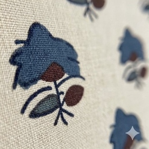 ผ้าเครปวิสโคสสีน้ำเงินขาวคุณภาพดีเยี่ยม พิมพ์ลายดิจิทัล เนื้อผ้านุ่ม ระบายอากาศได้ดี เหมาะสำหรับตัดเย็บเสื้อผ้า - Product Image 3