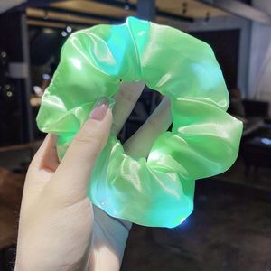 ที่คาดผม LED ส่องแสงระยิบระยับ แนวโรแมนติก สำหรับงานปาร์ตี้ ที่รัดผมหางม้า ไฟส่องสว่าง สีรุ้ง ผ้าไหมซาติน - Product Image 5