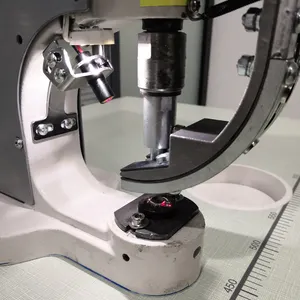 Automatische Oogje Ponsmachine Printplaat Verpakking Papier Doorvoeroogjes Machine