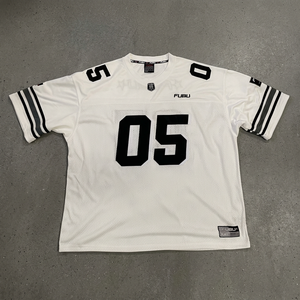 เสื้อฟุตบอลผู้ชาย FUBU สีขาว ผ้าตาข่าย หมายเลข 05 แขนสั้น คอวี ระบายอากาศ แห้งเร็ว 100% โพลีเอสเตอร์ ทรงสปอร์ต กระชับพอดีตัว - Product Image 3