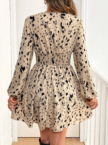 Abito Corto da Donna <span class=keywords><strong>con</strong></span> Stampa Leopardata, <span class=keywords><strong>Maniche</strong></span> <span class=keywords><strong>Lunghe</strong></span>, Scollo a V Profondo, Arricciato, Vita Alta, Linea ad A, Vestito Fluido - Product Image 2