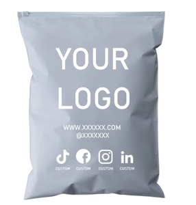 Sacs en plastique givré blanc laiteux avec fermeture éclair pour l'emballage des vêtements, logo personnalisé, pochette zippée translucide en CPE pour t-shirt, robe - Product Image 1