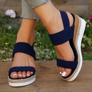 Mocassins Décontractés pour Femmes, Sandales de Plage d'Été d'Extérieur Souples et Confortables à Plateforme Compensée avec Fermeture Bouton, Design Automne - Product Image 2