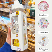 Bouteille d'eau pour étudiants avec paille, autocollant 3D mignon d'ours, 700 ml, sans BPA, en plastique, gobelet carré à bec, pour la randonnée et les sports