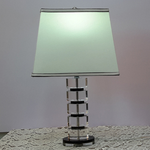 Lampe de table moderne de luxe en cristal K9, LED 3500K lumière blanc chaud, couleurs personnalisables, abat-jour trapézoïdal pour la décoration de la chambre à coucher et du salon - Product Image 3