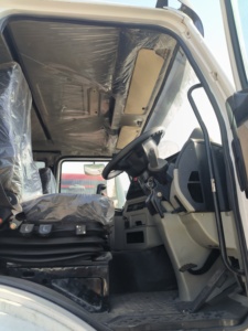 Sinotruk Haohan 6x4 Usado 10-Wheel Diesel Fuel Euro 2 Emisión Standard Left Hand Drive 40 Tons Trailer Tractor Truck para la venta - Product Image 5