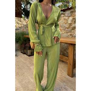 ชุดสูทสีเขียวมะกอกแบบย่นสำหรับผู้หญิง - Product Image 4