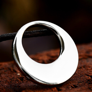 قلادة عنق رجالي ونسائي من الإستانلس ستيل, قلادة عنق رجالي ونسائي من الإستانلس ستيل على شكل القمر موديل 2023 ، قلادة على شكل قمر من الإستانلس ستيل - Product Image 5