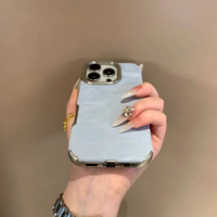 Coque de protection créative haut de gamme en flanelle à motif montagne enneigée pour iPhone 17 Pro, résistante aux chutes (modèles 16/15)