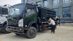 Camión de Limpieza de Alcantarillado HINO 1SUZU JP 4X2 de 5cbm 5000L, Camión de Succión de Aguas Residuales, Desatascador de Drenajes - Product Image 2