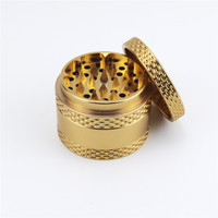 Briquets et accessoires pour fumeurs en aluminium