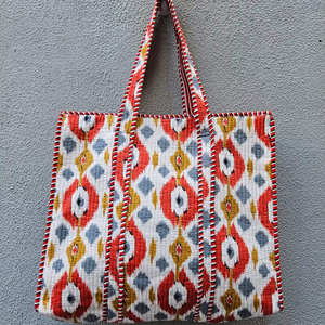 Bolso tote de algodón acolchado hecho a mano estilo vintage / Bolso floral reversible para uso diario de mujer - Product Image 1