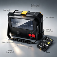 Lampe de camping LED multifonctionnelle à énergie solaire et batterie externe rechargeable pour usage d'urgence, design portable, mini-boîte à outils intégrée