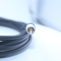 El cable laico en forma de Y conecta la estación total TM30 TS30 a PC (serie RS232 de 9 pines) y el cable de batería Lei Ca GEB171 GEV220 (759257)