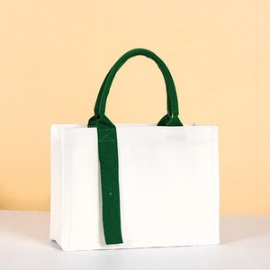 Sac fourre-tout en toile robuste avec sangle rouge, couleur et logo personnalisables, taille moyenne, fermeture ouverte/à glissière, pour usage quotidien, travail, shopping - Product Image 3