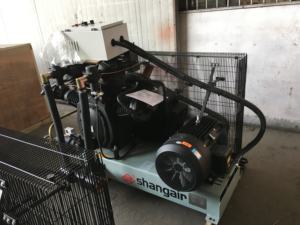 Промышленный электрический поршневой воздушный компрессор 83SH 40 бар для выдува ПЭТ-бутылок - Product Image 1