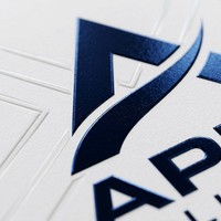 Impression professionnelle de catalogues de produits, rapports annuels, livrets cousus sur mesure pour entreprises B2B, avec logo UV sélectif et impression couleur intégrale