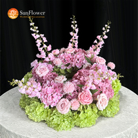 Support floral pour allée de mariage - Rose et Hortensia réalistes au toucher - Composition au sol discrète pour cérémonie