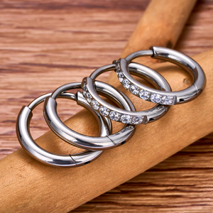 2 Pezzi Orecchini a Cerchio in Titanio G23 1.0mm con Segmento Articolato CZ <span class=keywords><strong>per</strong></span> Piercing Trago Cartilagine Elica Gioielli <span class=keywords><strong>per</strong></span> Donne - Product Image 3