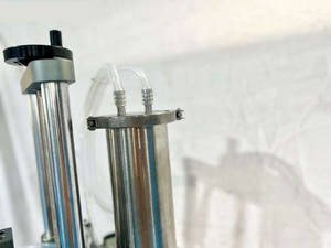 Machine de Remplissage Semi-Automatique à Tête Unique Sous Vide pour Parfum, Alcool, Huile Essentielle et Répulsif Anti-Insectes - Product Image 6