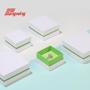 Bán buôn màu xanh lá cây các tông đồ trang sức Hộp bao bì biểu tượng tùy chỉnh UV lợi thế lá dập nổi Matt Cán Vàng hiển thị - Product Image 2