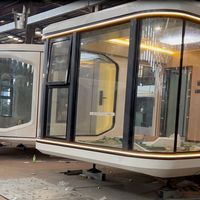 Capsule spatiale préfabriquée innovante en acier – Maison intelligente durable, cabane de glamping moderne, salon/chambre portable de haute technologie