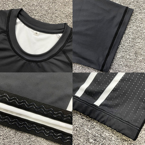 Rashguards MMA à manches courtes personnalisés avec logo sublimé, respirants et à séchage rapide, pour entraînement de combat, gym et boxe. - Product Image 6