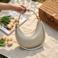 Sac à bandoulière de luxe pour femme en cuir véritable Togo, forme croissant, avec poignée tressée et cuir de vachette grainé