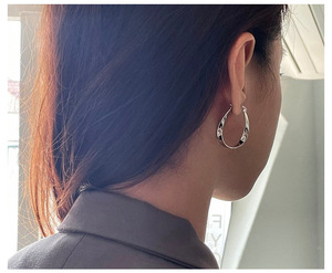 <strong>Hardware</strong> Girl Hoop <strong>Earrings</strong> Niche Design High-end Ear Buckle Plain Circle Mbius Alloy Electroplated Trendy Wedding Women - Product Image 4