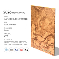 Panneaux muraux WPC en gros pour revêtement mural intérieur 900x2800mm 9mm, étanches, motif grain de bois érable doré