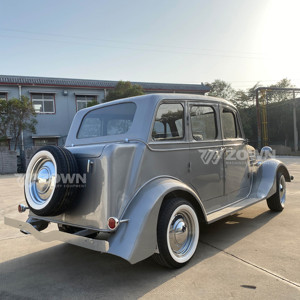 Carro de transporte eléctrico de 4 puertas, completamente cerrado, gris vintage, para huéspedes, ideal para B&B minimalista junto al lago, estilo mansión francesa, para paseos de ocio. - Product Image 2
