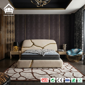 Ensemble de <span class=keywords><strong>lit</strong></span> sculptural <span class=keywords><strong>en</strong></span> laiton et cuir véritable de designer italien avec tables de chevet, mobilier de chambre pour villa, penthouse, suite principale - Product Image 1